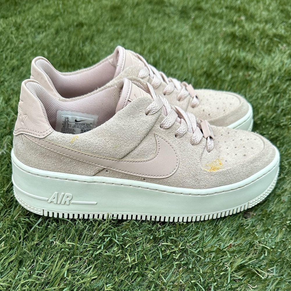 Nike Women's Sneakers in Light Pink and Off-White